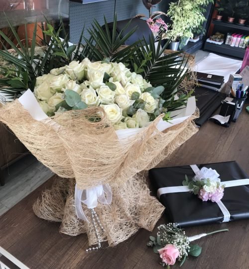 gemlik-sifa-fidan-ve-cicekcilik-isteme-buketi-beyaz-guller-1