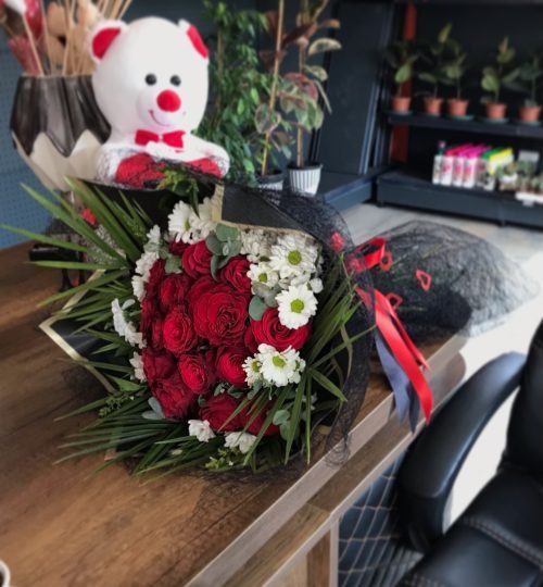 gemlik-sifa-fidan-ve-cicekcilik-isteme-buketi-beyaz-ve-kirmizi-gul-beyaz-papatya